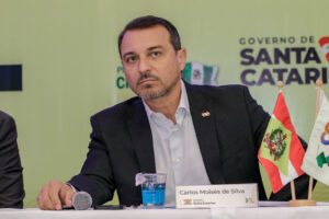 Read more about the article Carlos Moisés confirma licitação para projetos de novas ferrovias em encontro de governadores do Codesul