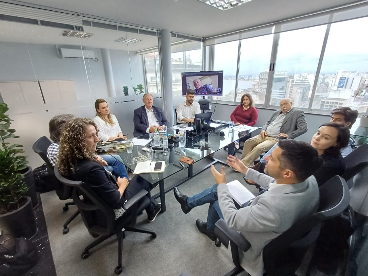 Read more about the article Secretários do Codesul se reúnem com BRDE e Unisinos para avaliar andamento do planejamento estratégico