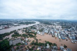 Read more about the article Governo do Paraná envia aeronave para auxiliar nas buscas de vítimas desaparecidas no RS