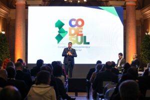 Read more about the article Governador Eduardo Riedel será o próximo presidente do Codesul