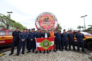 Read more about the article Governador acompanha envio de bombeiros militares catarinenses para combater incêndios no Mato Grosso do Sul