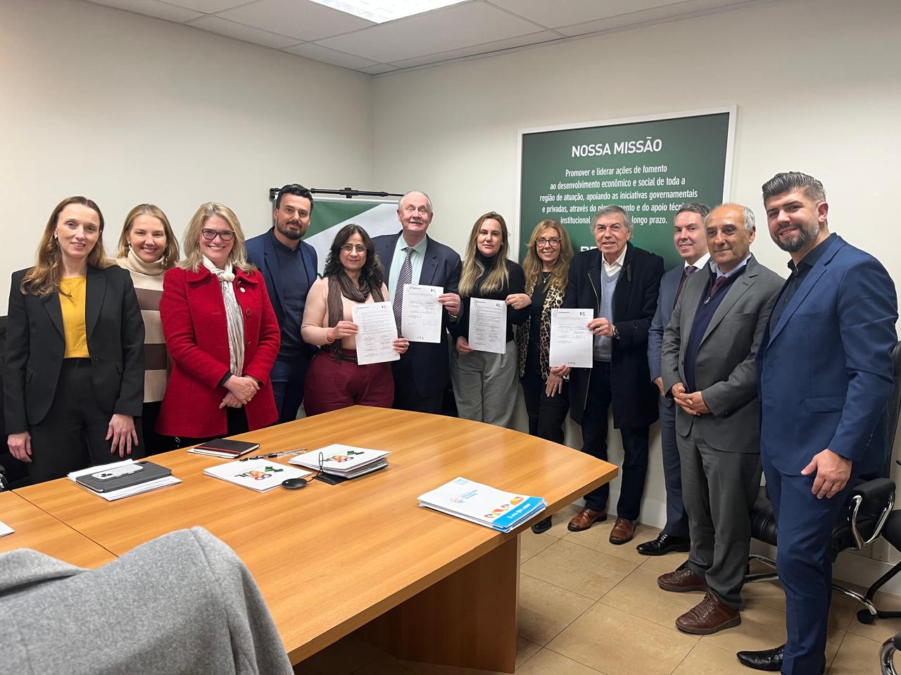 Read more about the article CODESUL assina Carta de Compromisso com região Centro da Argentina